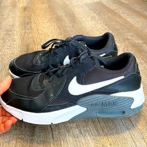 Nike Air Max Excee black and white